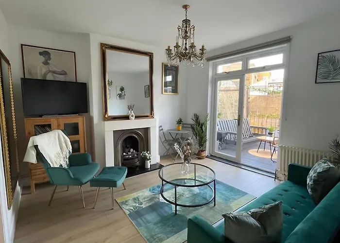 Beautiful Haven,Tower Bridge Rd